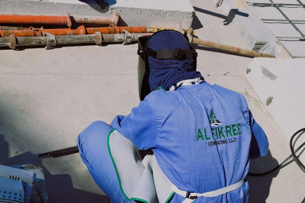 Al fikree workers working on the construction site 